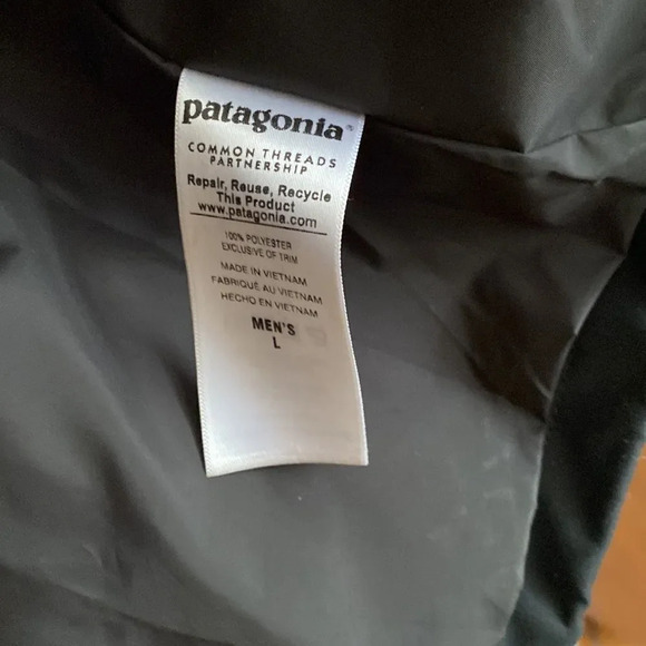 PATAGONIA sz L black 3 in one (outer shell only) h2no has zipper for extra layer - Picture 6 of 9